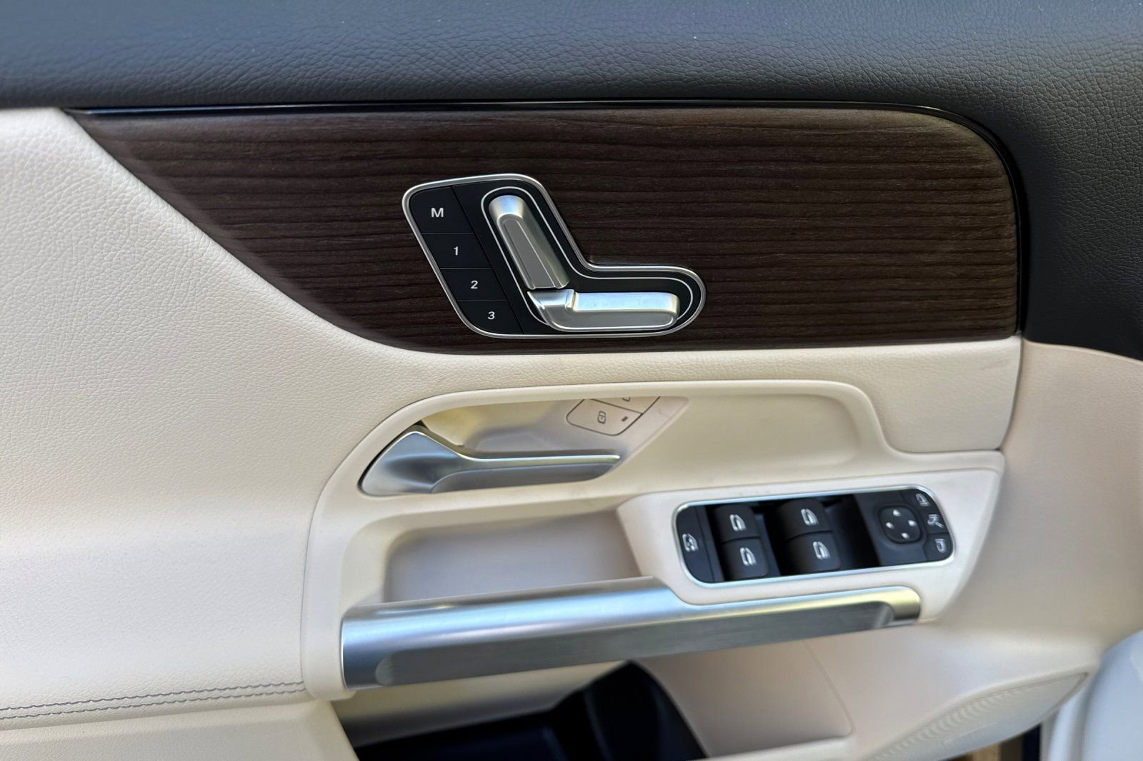 New 2026 Mercedes-Benz GLB 250 image 23