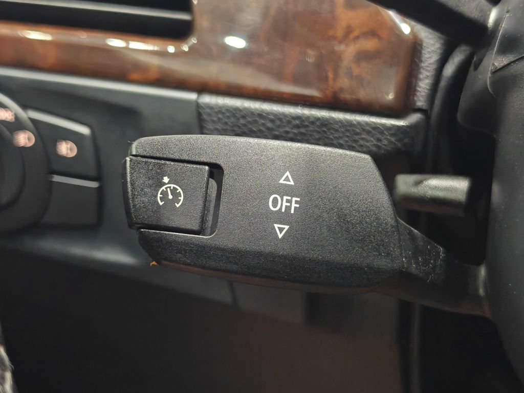 Used 2011 BMW 328i xDrive Coupe AWD/4WD image 10
