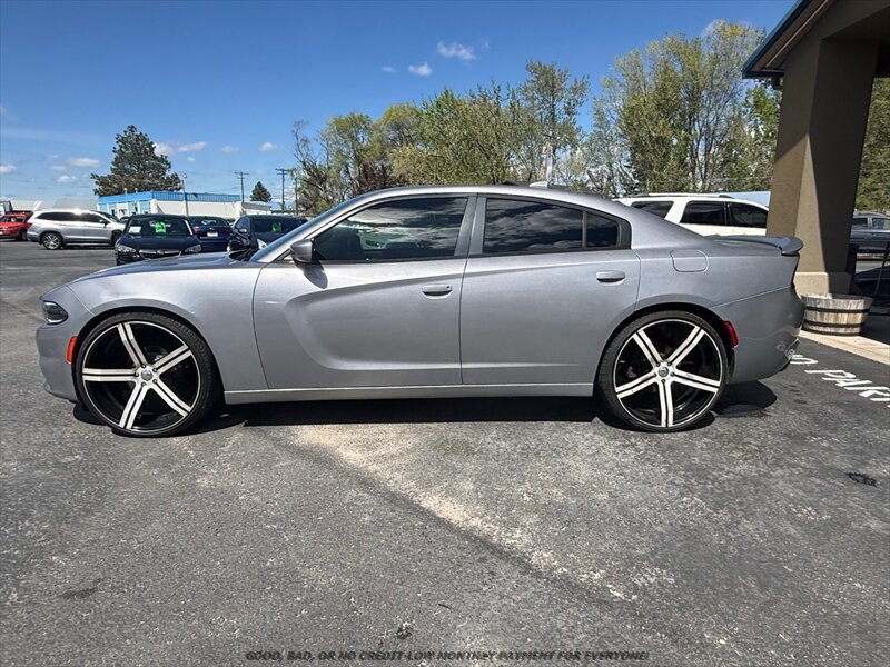 Used 2015 Dodge Charger SXT RWD image 4