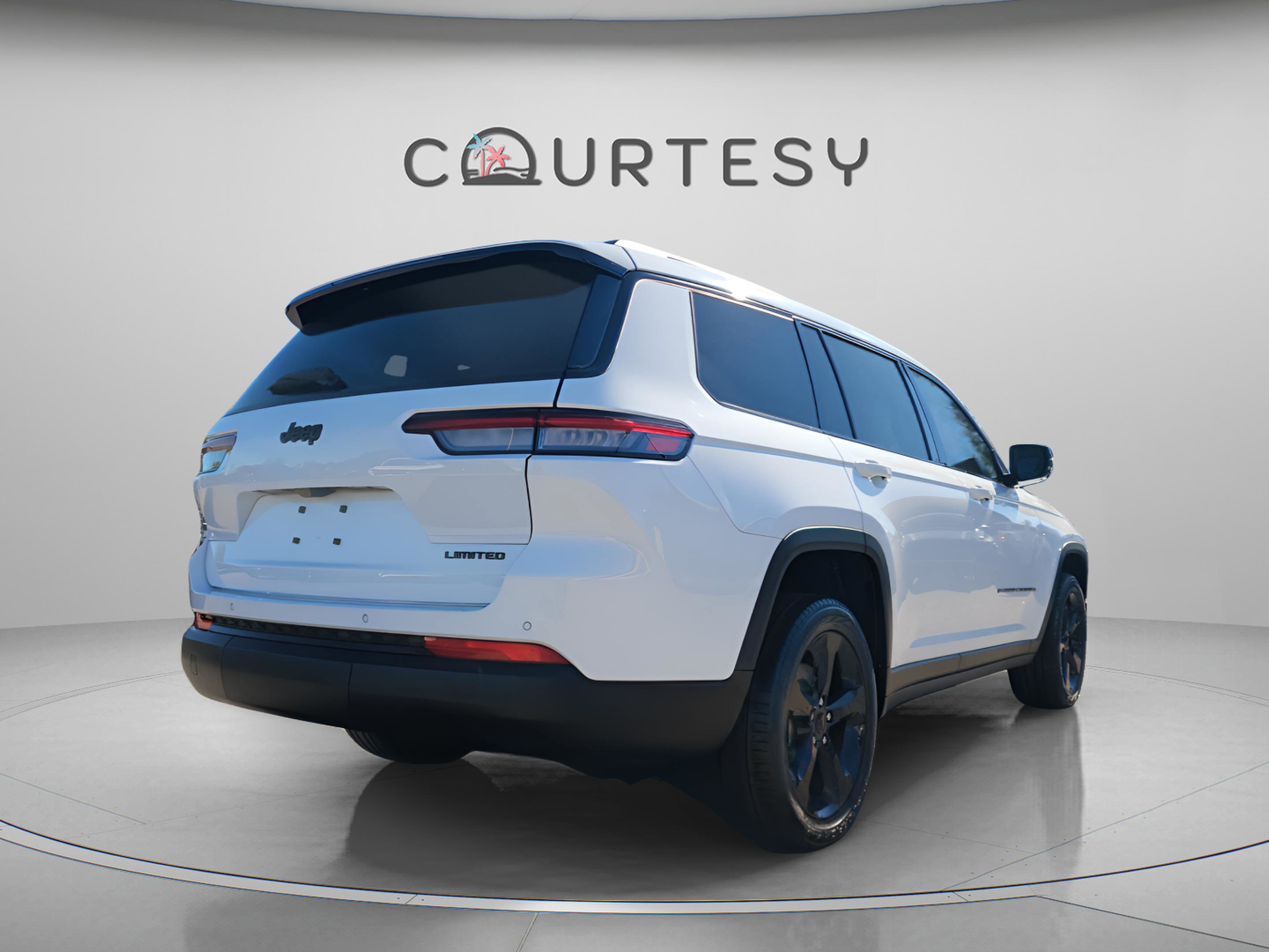 Used 2023 Jeep Grand Cherokee L Limited w/ Black Appearance Package image 3