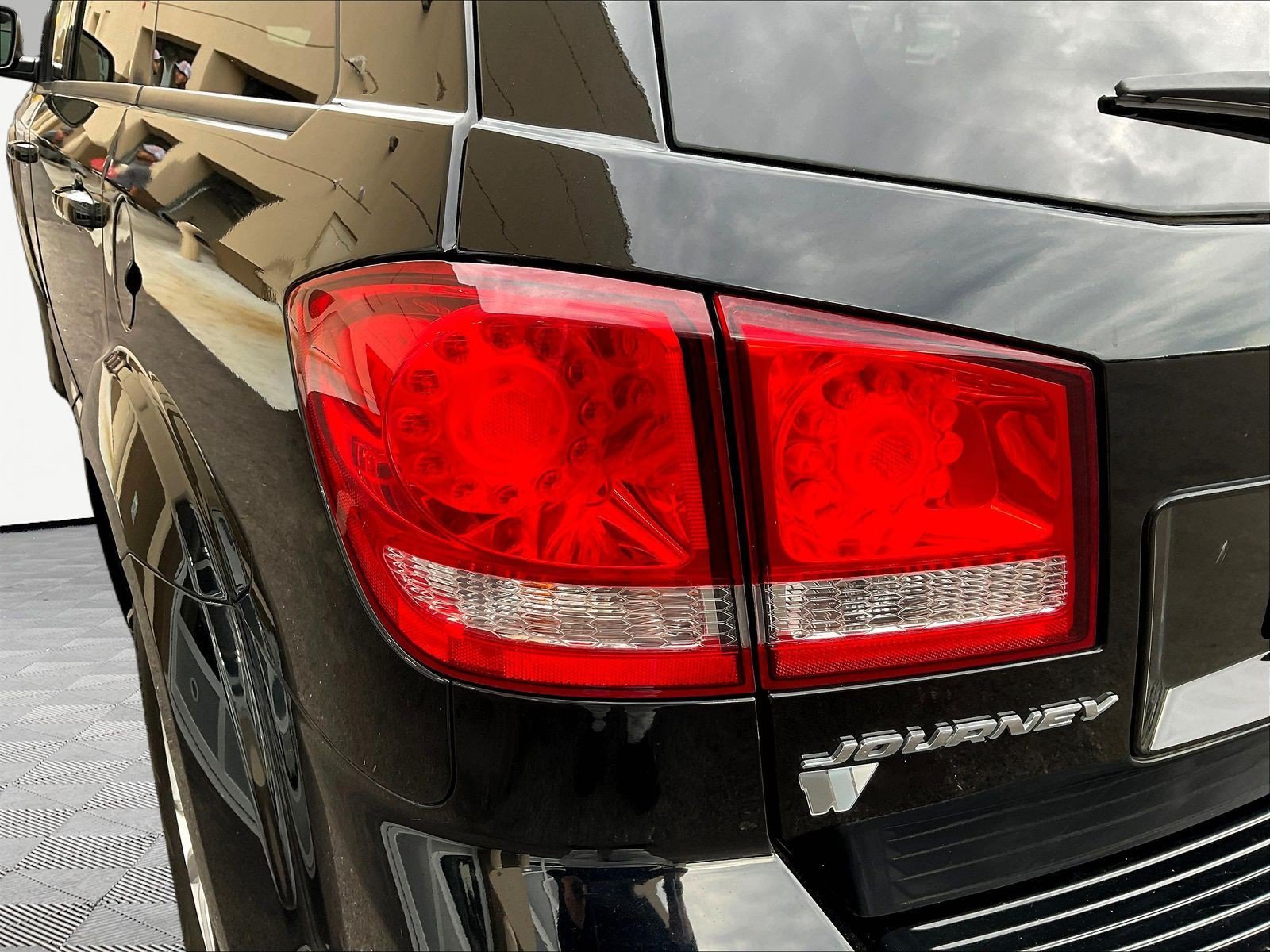 Used 2017 Dodge Journey SXT w/ Comfort/Convenience Group FWD image 22