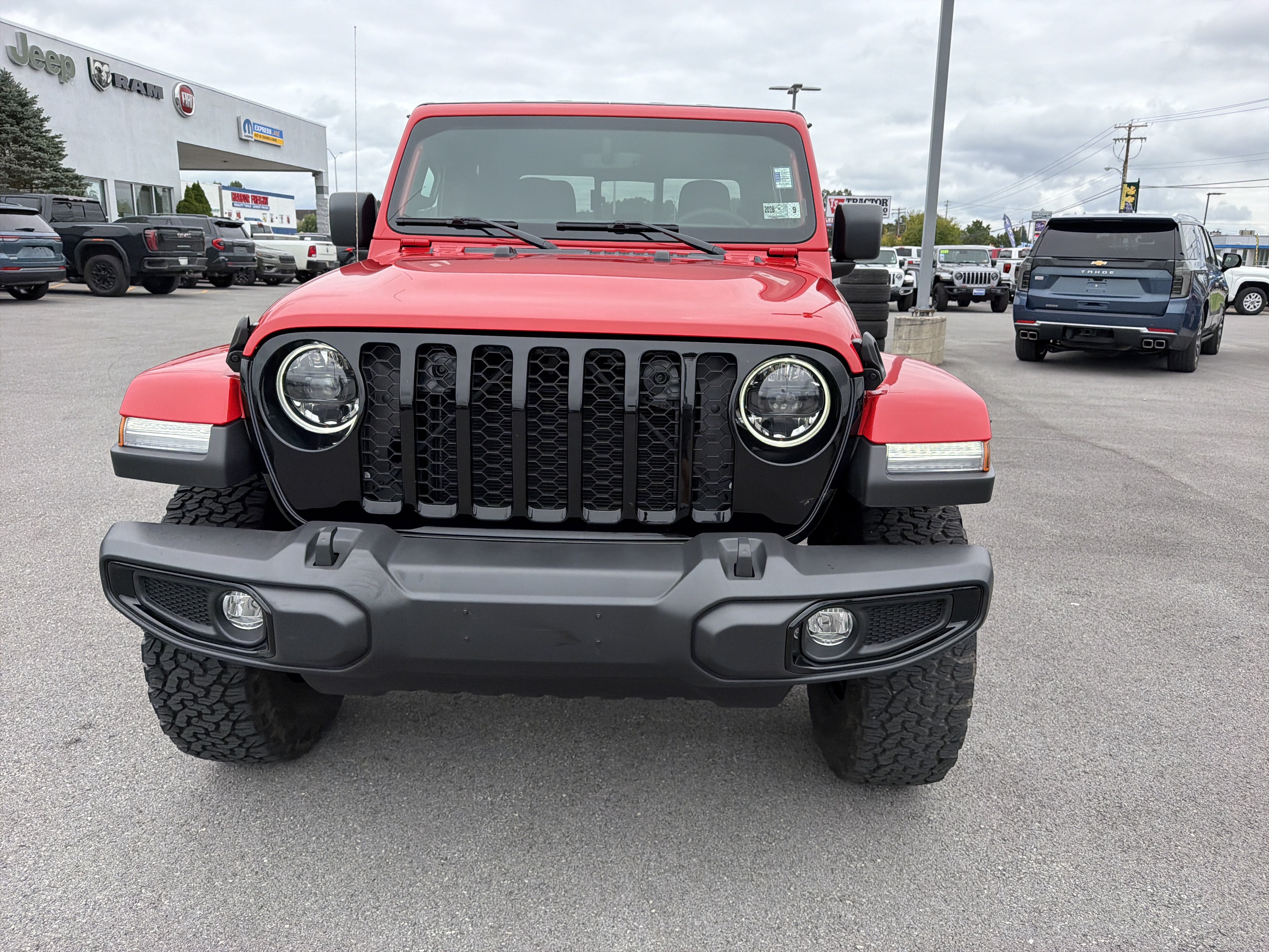 Used 2023 Jeep Gladiator Sport AWD/4WD image 2