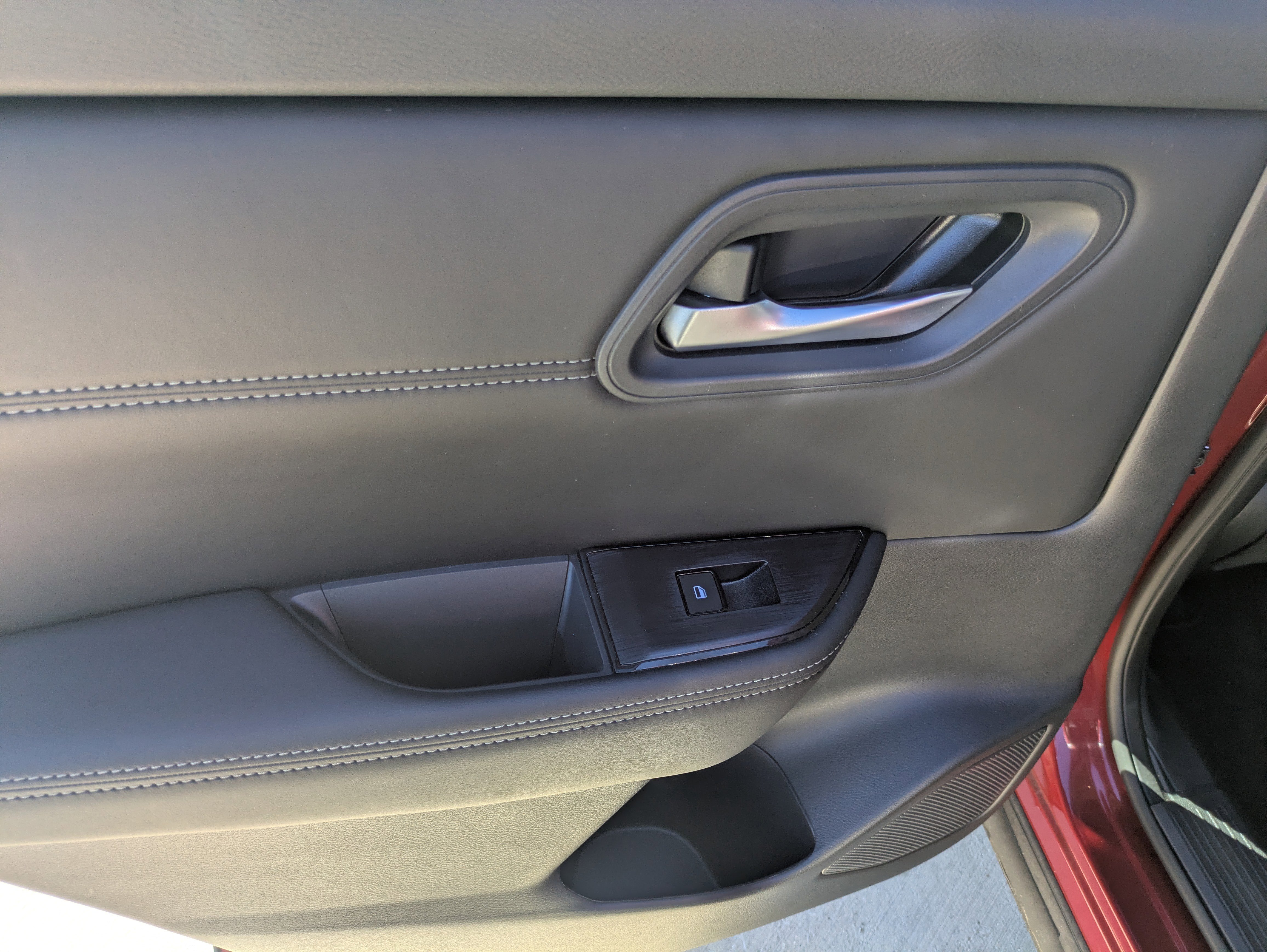 Used 2024 Nissan Rogue SV w/ SV Premium Package image 12