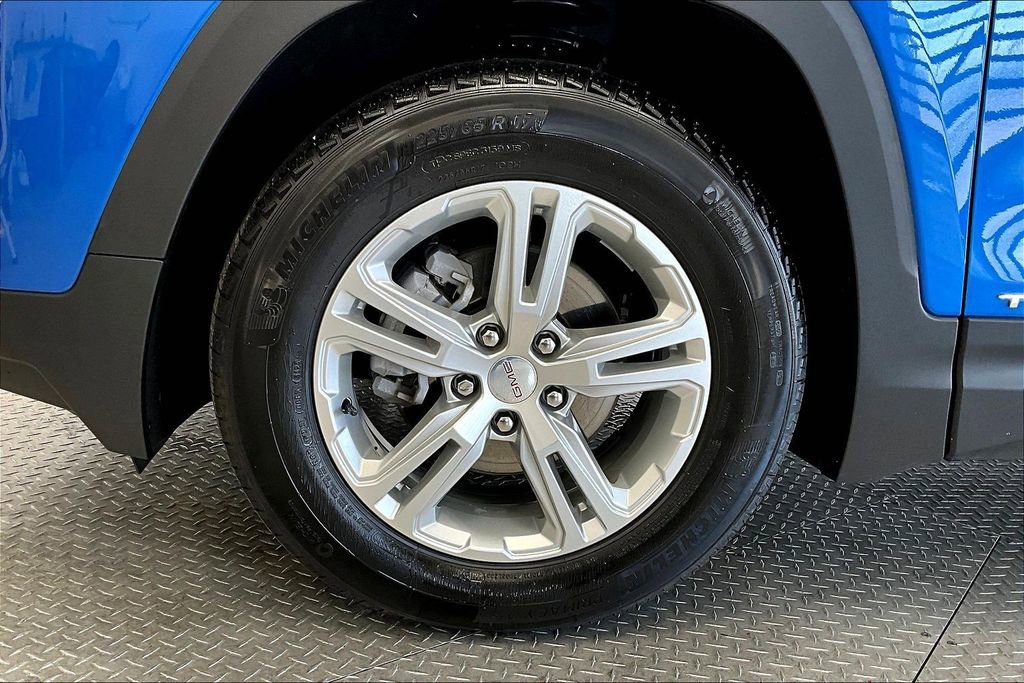 Used 2024 GMC Terrain SLE w/ Driver Convenience Package image 8