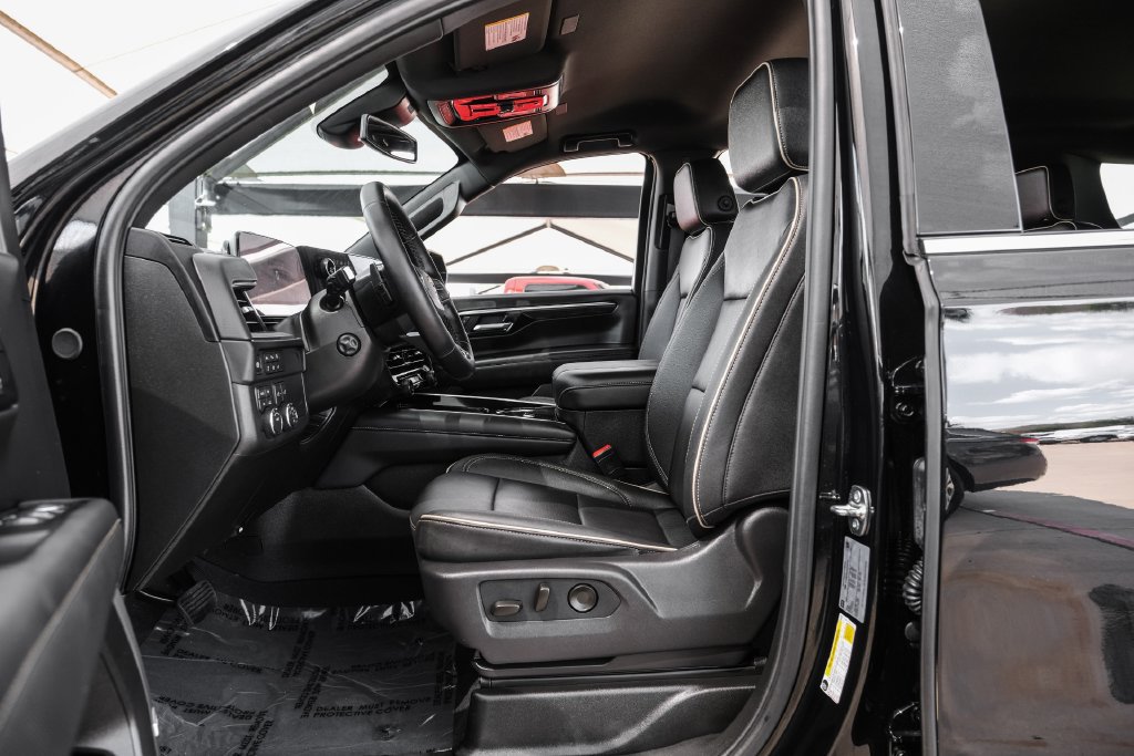 Used 2026 Chevrolet Suburban Premier AWD/4WD image 3