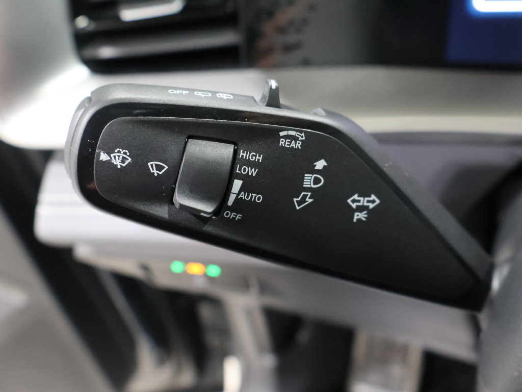 Used 2025 Volkswagen Tiguan SE R-Line AWD/4WD image 37
