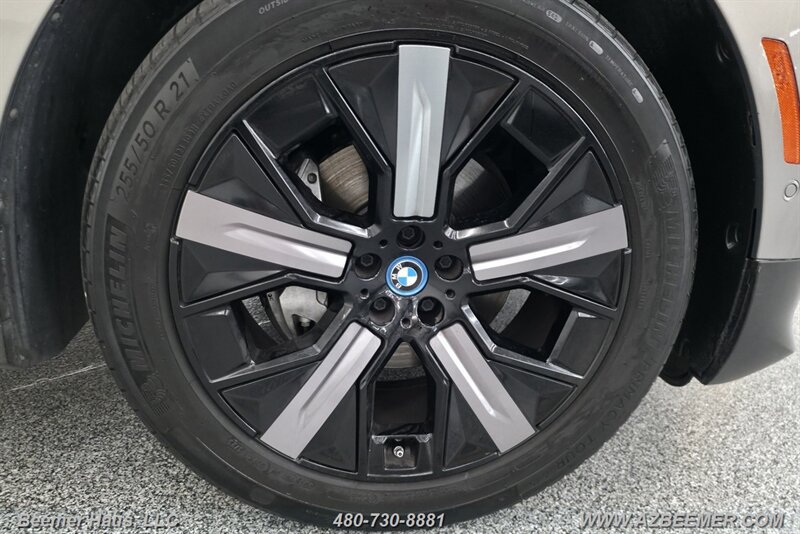 Used 2024 BMW iX xDrive50 w/ Premium Package AWD/4WD image 39