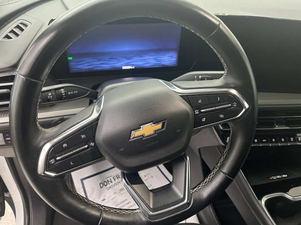 Used 2025 Chevrolet Traverse LT FWD image 17