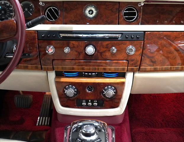 Used 2013 Rolls-Royce Phantom Sedan RWD image 23