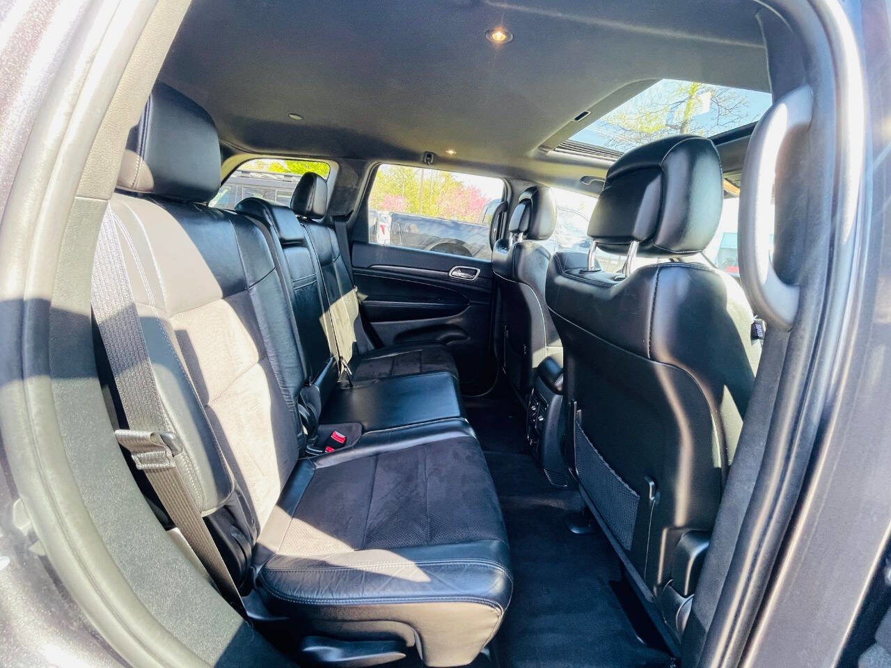 Used 2018 Jeep Grand Cherokee Altitude image 30