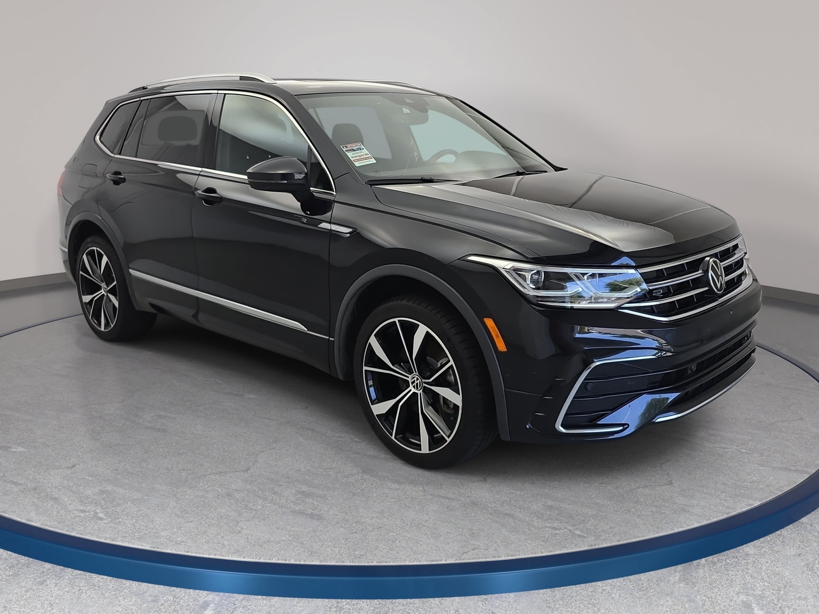 Certified 2023 Volkswagen Tiguan SEL R-Line AWD/4WD image 3