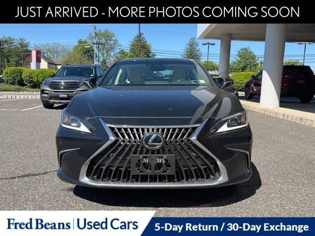 Used 2023 Lexus ES 350 w/ Premium Package FWD image 2