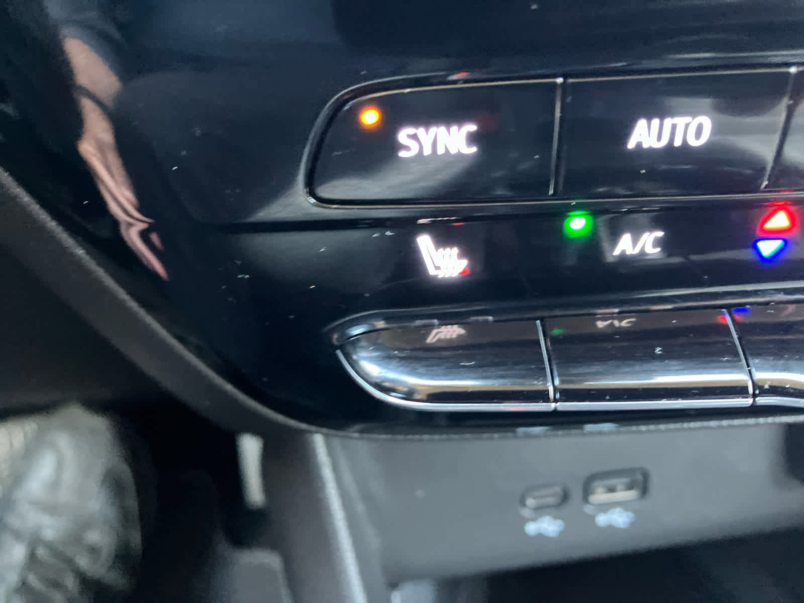 Used 2024 Buick Encore GX Avenir w/ Avenir Convenience Package AWD/4WD image 25