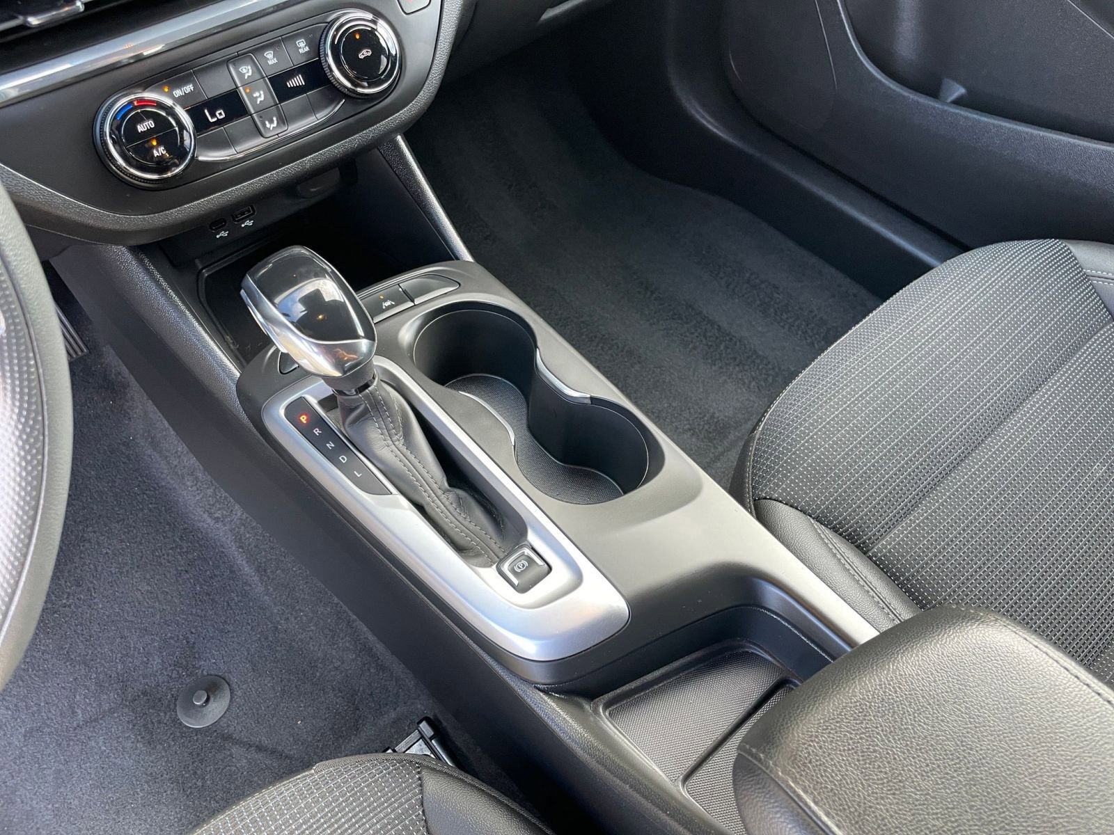 Used 2025 Buick Envista Preferred image 41