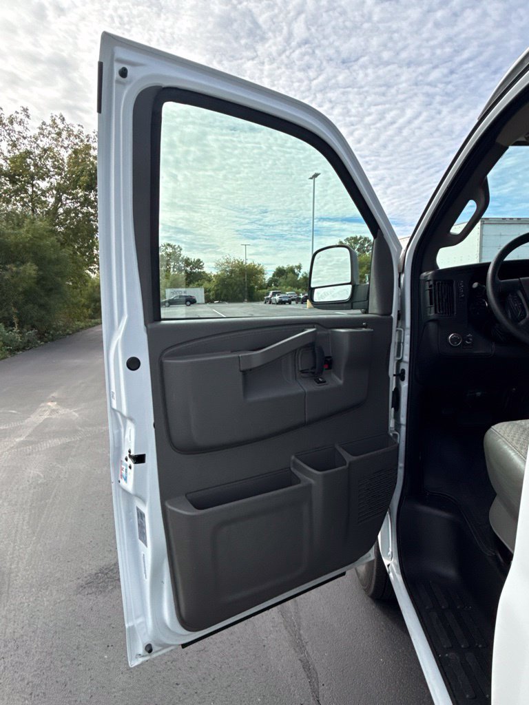 Used 2025 Chevrolet Express 3500 LT w/ LT Preferred Equipment Group RWD image 12