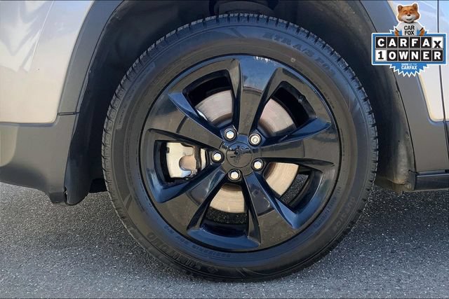Used 2018 Jeep Cherokee Latitude w/ Altitude Package FWD image 9