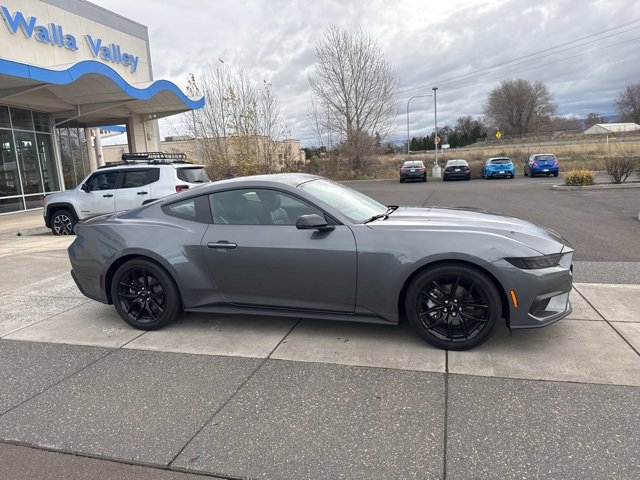 Used 2025 Ford Mustang Premium image 3