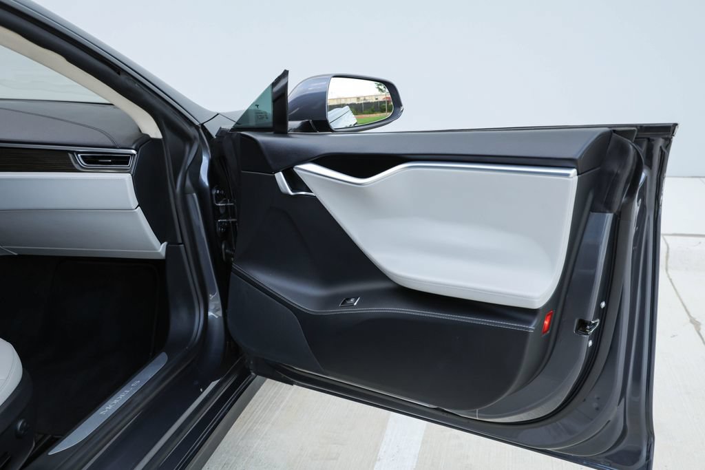 Used 2014 Tesla Model S RWD image 17