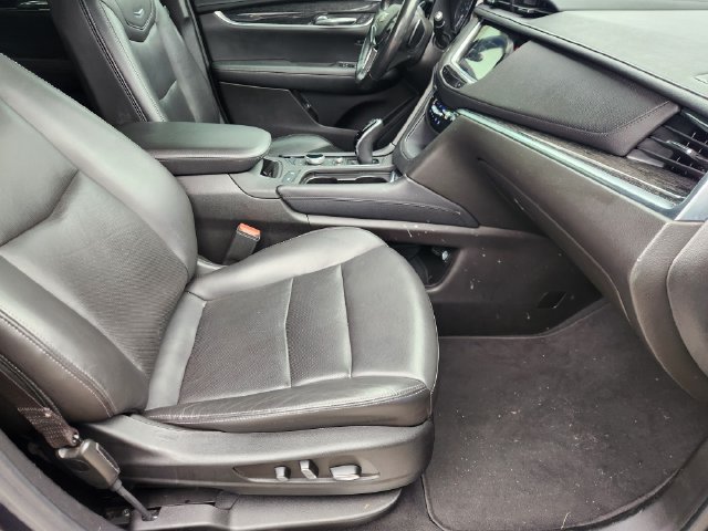 Used 2022 Cadillac XT5 Premium Luxury w/ Technology Package AWD/4WD image 21