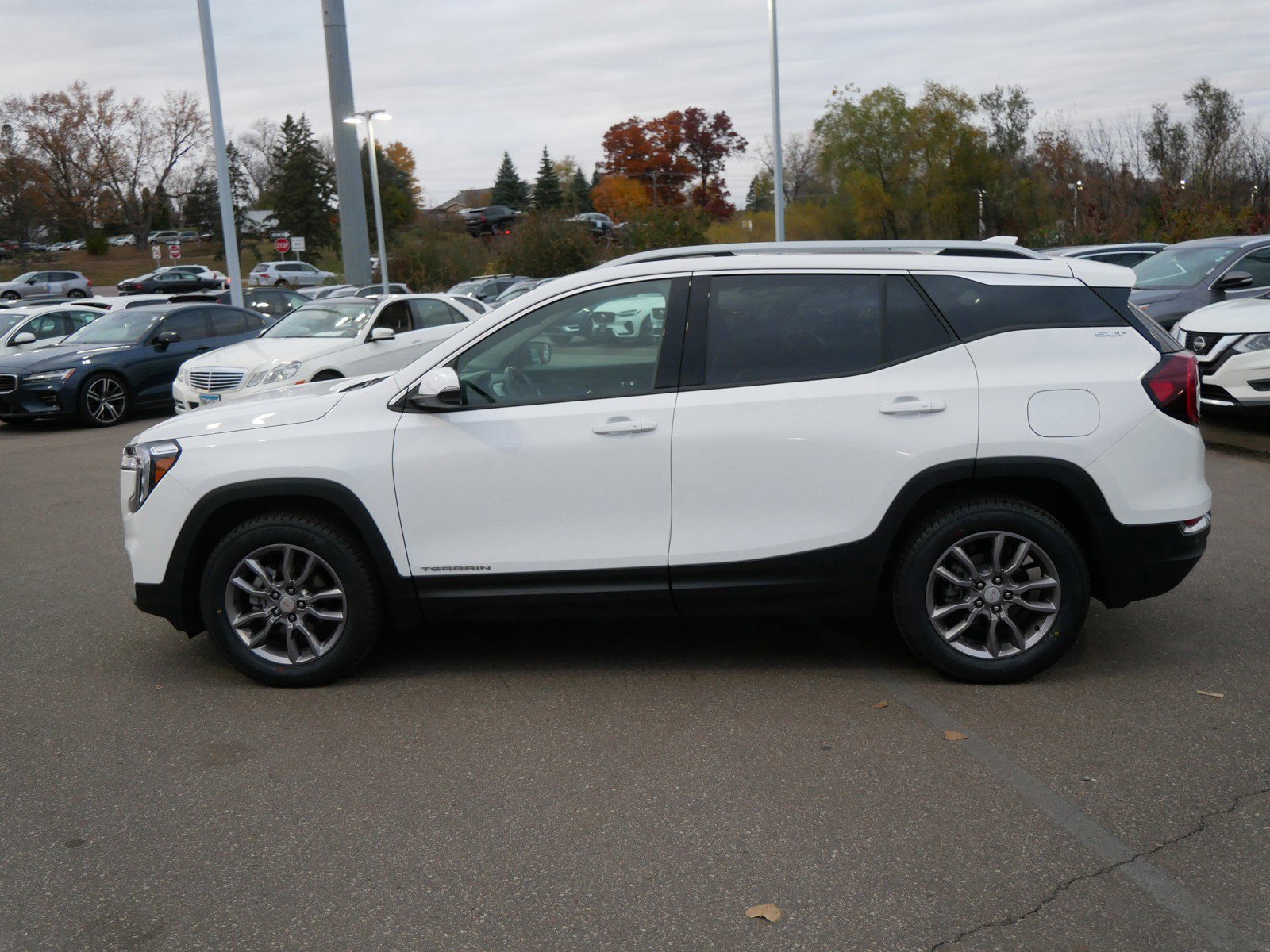 Used 2022 GMC Terrain SLT w/ Infotainment Package II image 4