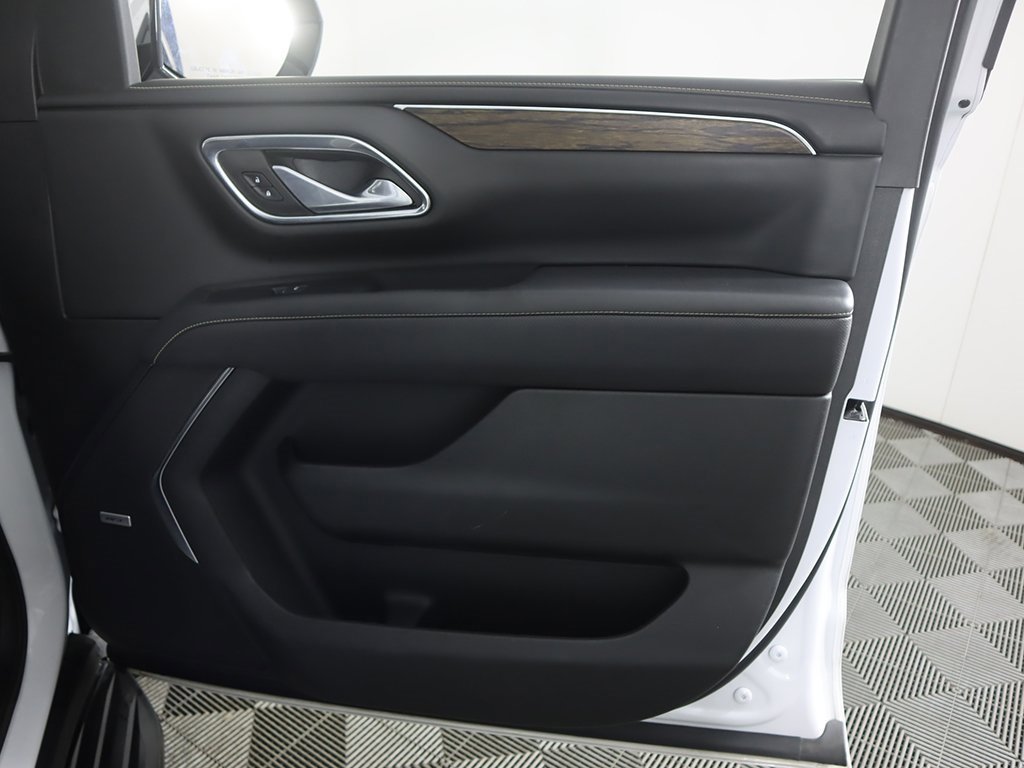 Used 2023 Chevrolet Suburban Premier image 25