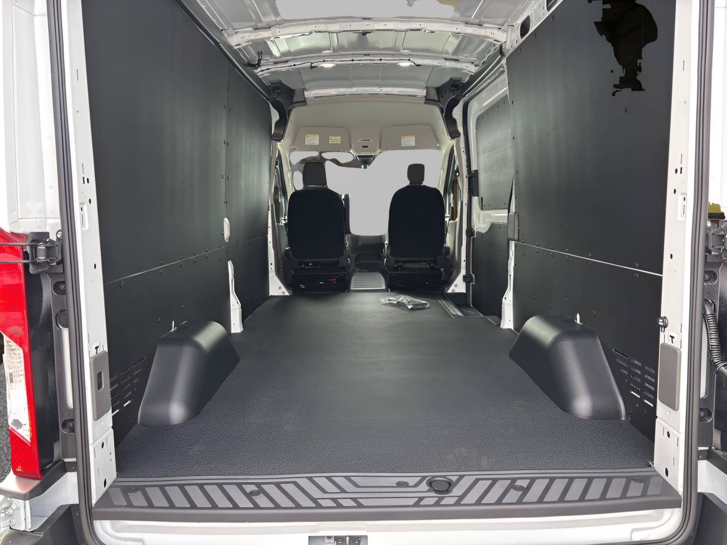New 2026 Ford Transit 250 148 Medium Roof w/ Load Area Protection Package RWD image 10