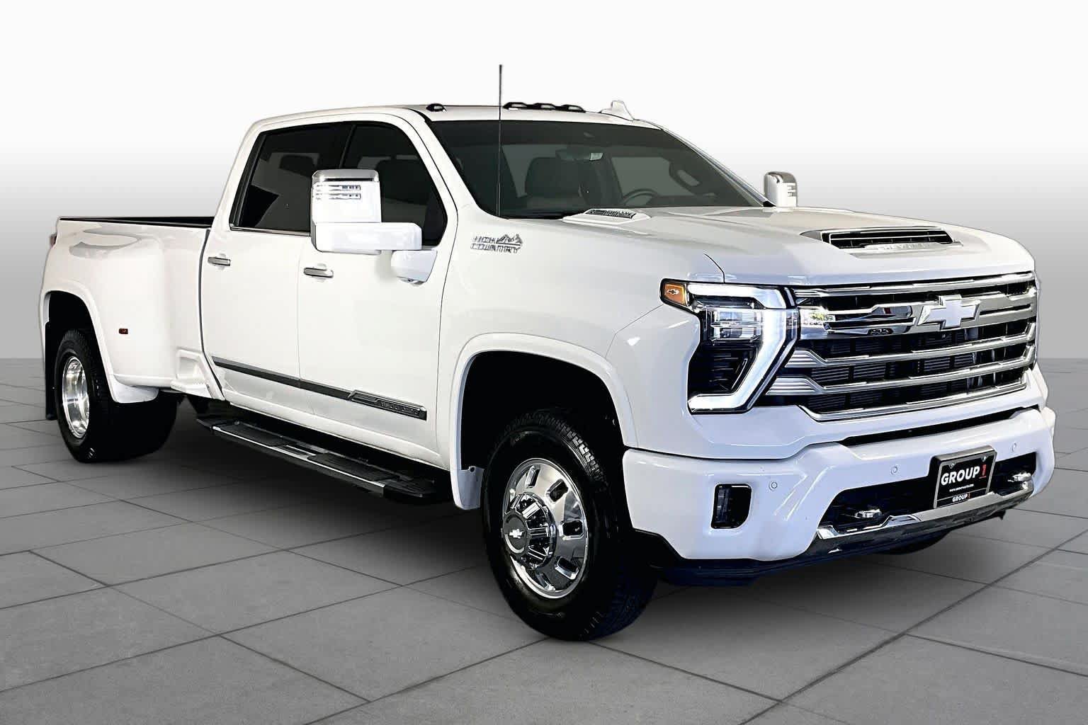 Certified 2026 Chevrolet Silverado 3500 High Country w/ High Country Premium Package AWD/4WD image 3