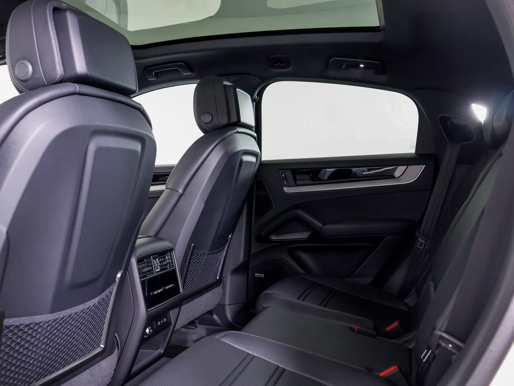 New 2026 Porsche Cayenne Coupe AWD/4WD image 18
