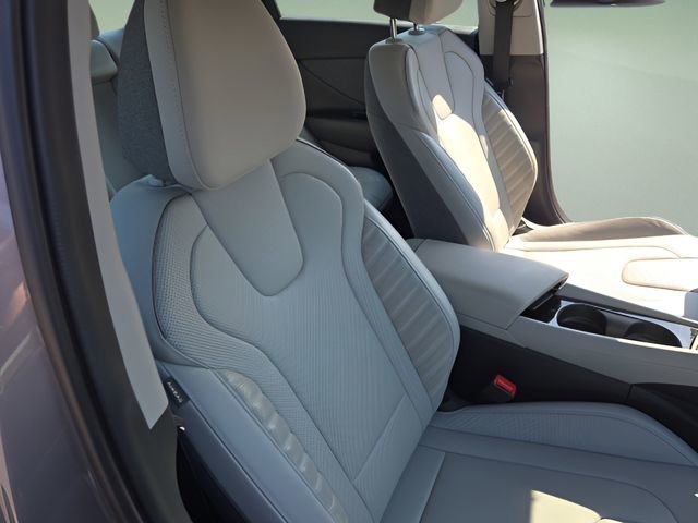 Used 2025 Hyundai Elantra Limited image 31