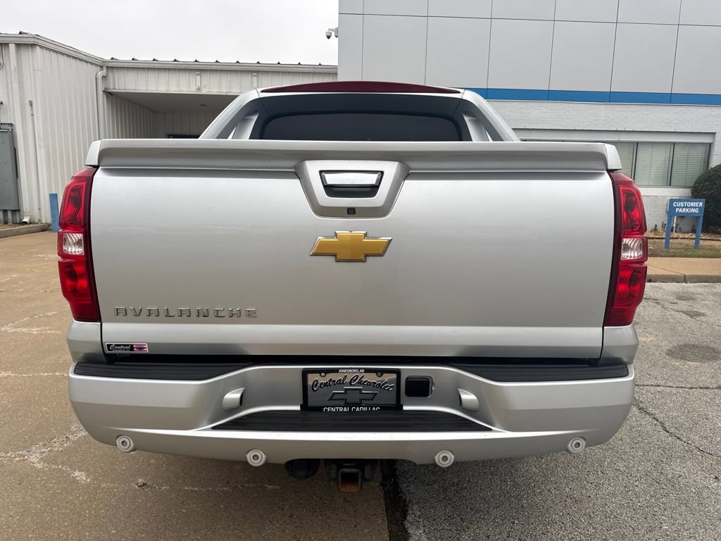 Used 2013 Chevrolet Avalanche LTZ image 4