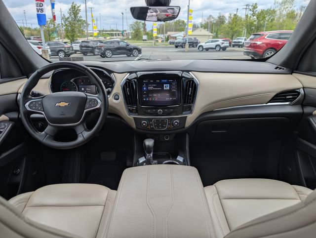 Used 2023 Chevrolet Traverse LT w/ LT Premium Package FWD image 11