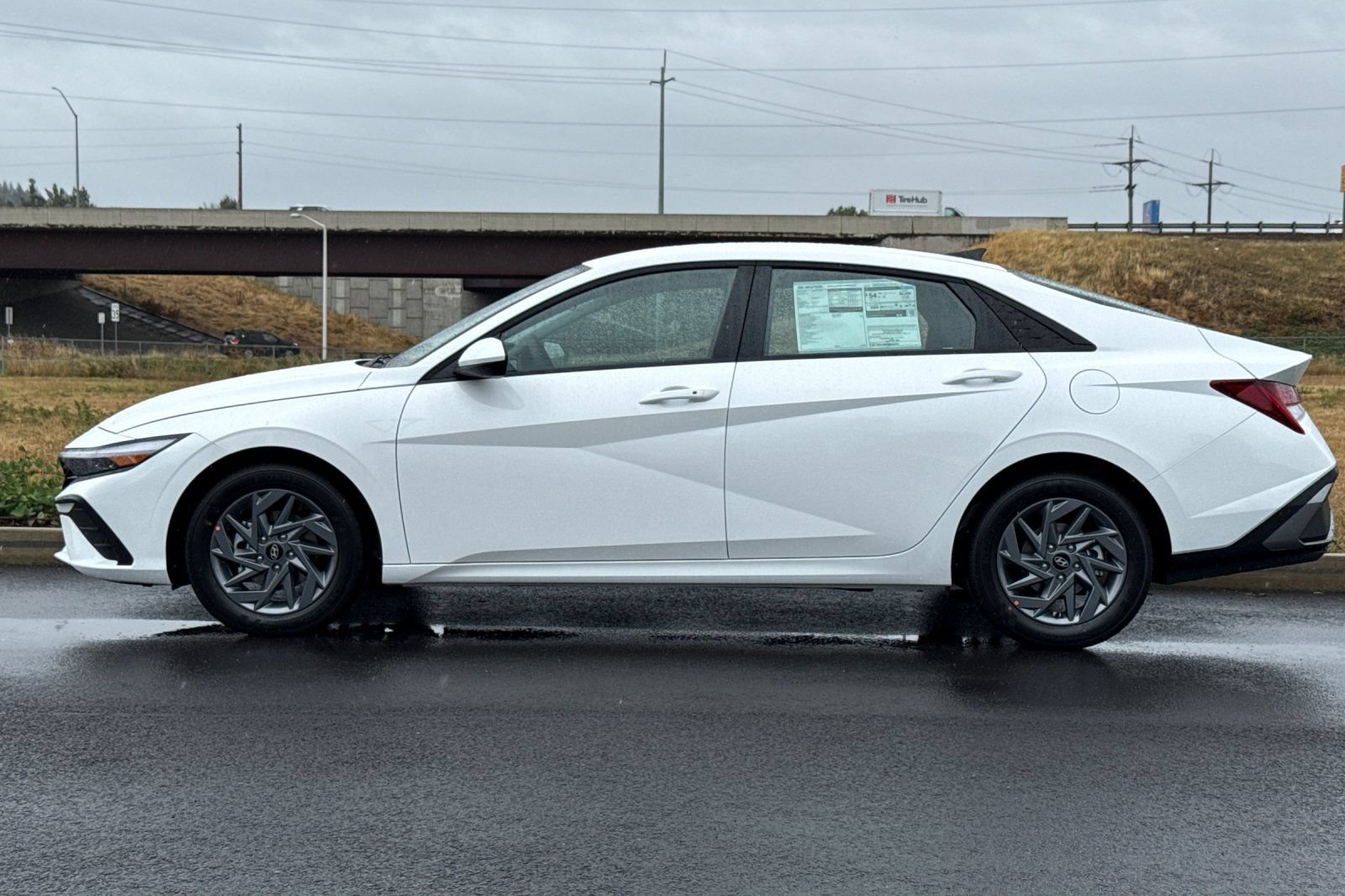 New 2026 Hyundai Elantra Hybrid FWD image 6