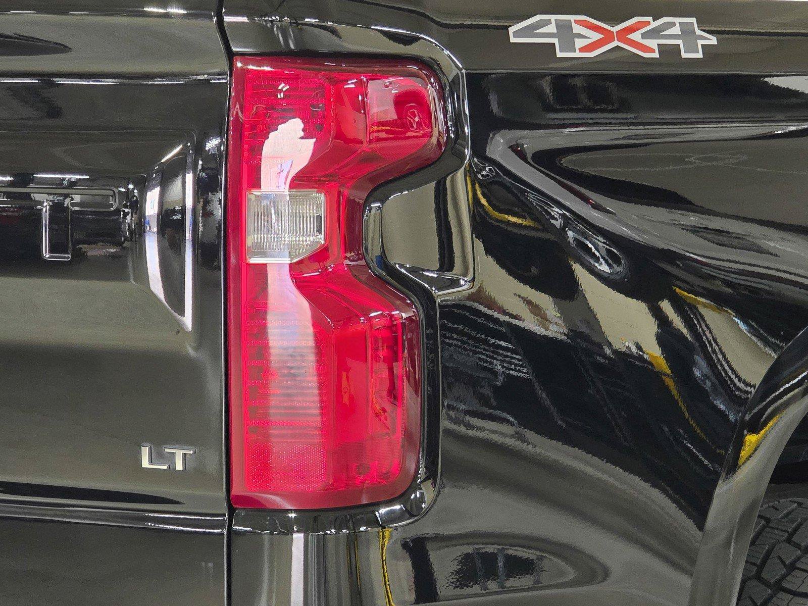 Used 2025 Chevrolet Silverado 1500 LT AWD/4WD image 12