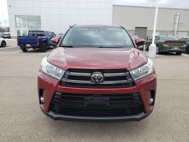 Used 2018 Toyota Highlander SE image 2