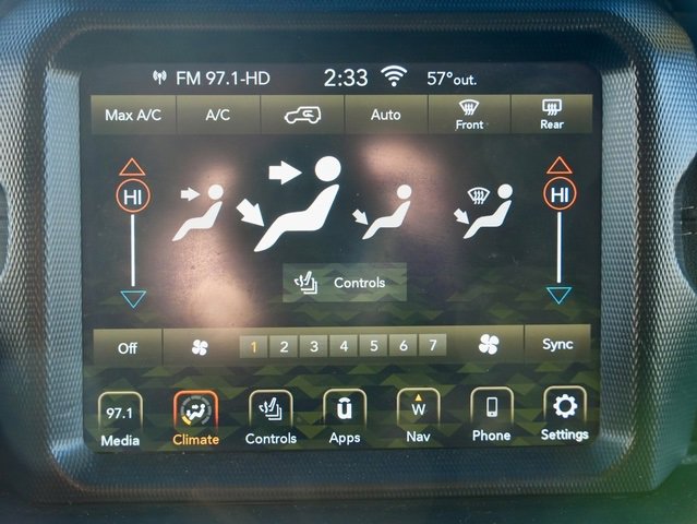 Used 2020 Jeep Wrangler Unlimited Sahara image 17