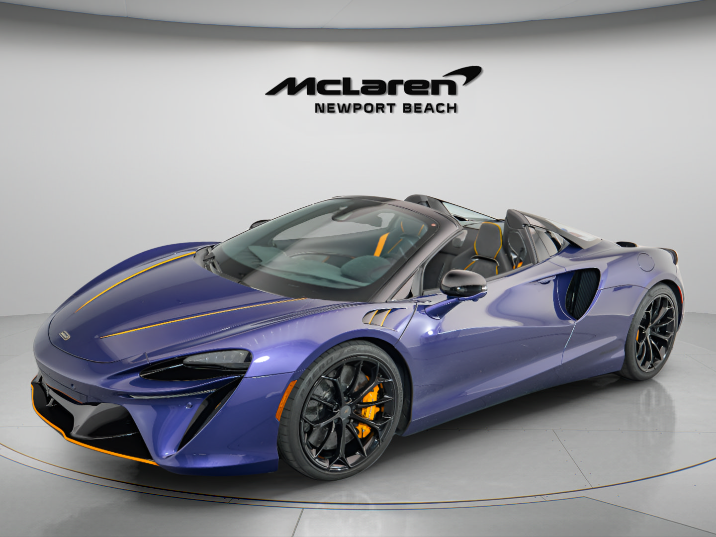 Used 2025 McLaren Artura Spider RWD image 3