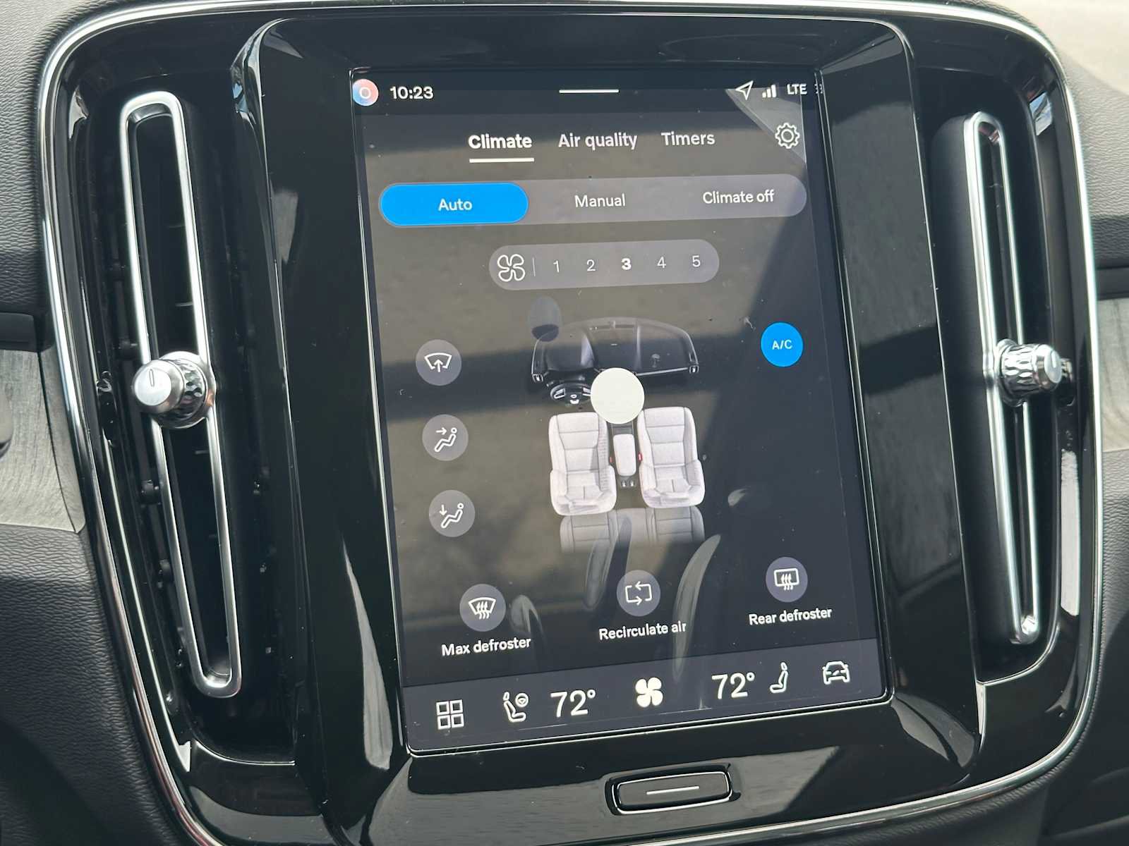 New 2026 Volvo XC40 B5 Plus w/ Climate Package image 28