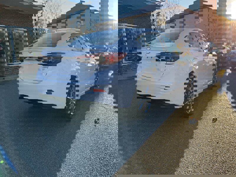 Used 2018 MAZDA MAZDA3 Touring image 5