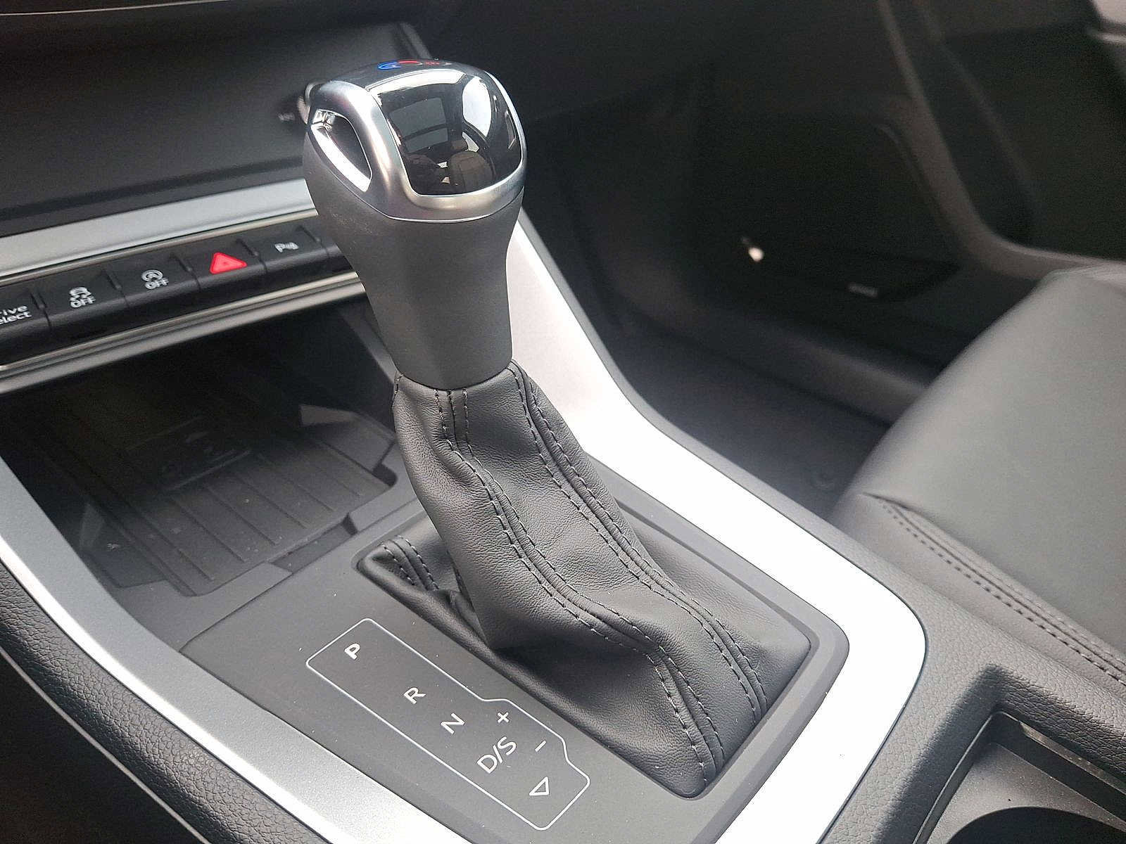 New 2025 Audi Q3 2.0T Premium image 14