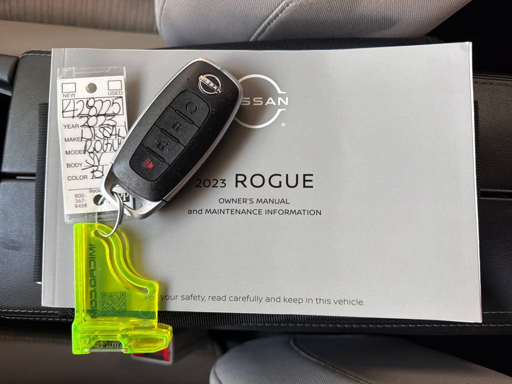 Used 2023 Nissan Rogue SV FWD image 34