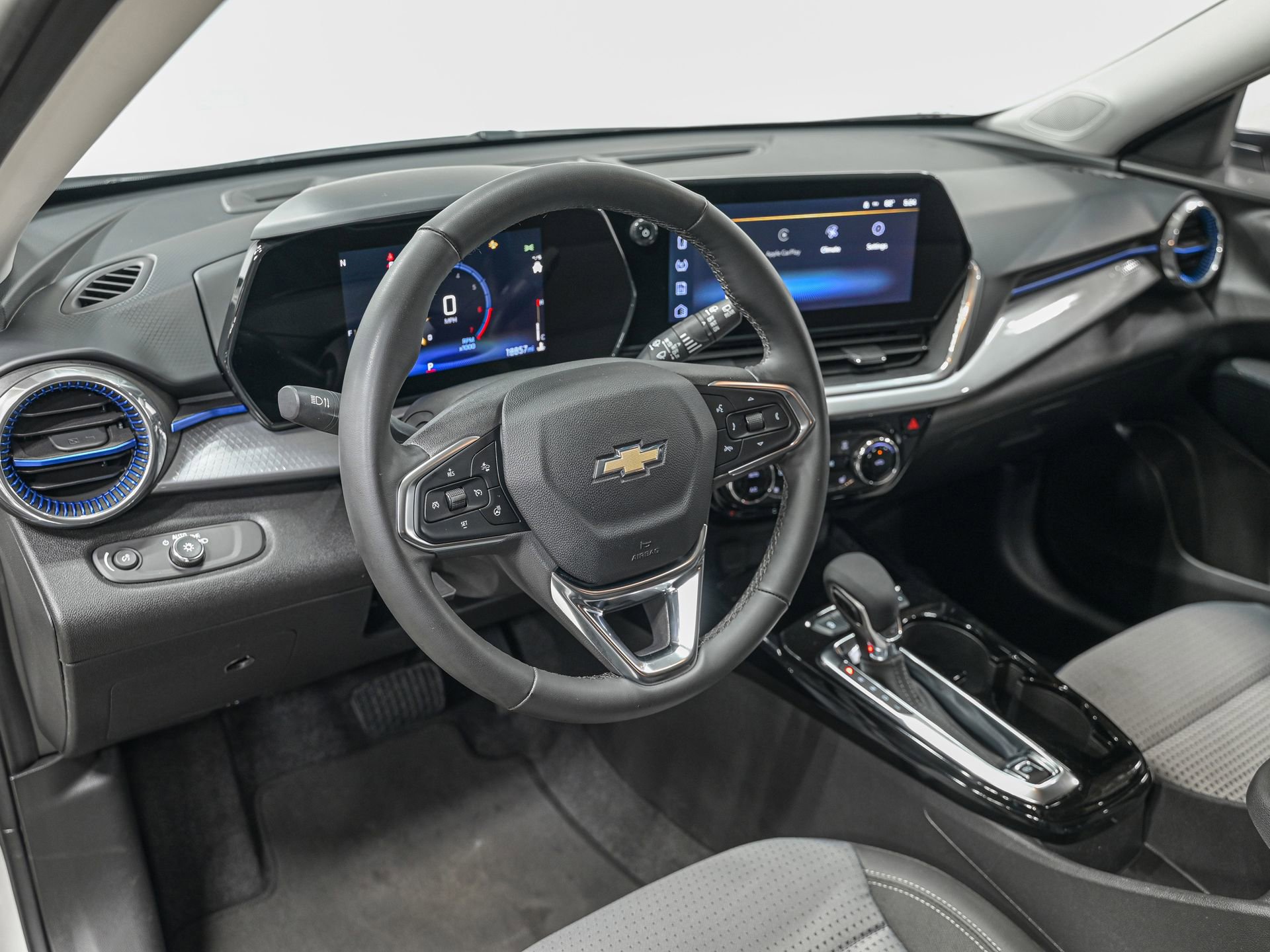 Used 2024 Chevrolet Trax LT FWD image 16