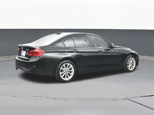 Used 2018 BMW 320i xDrive Sedan AWD/4WD image 16