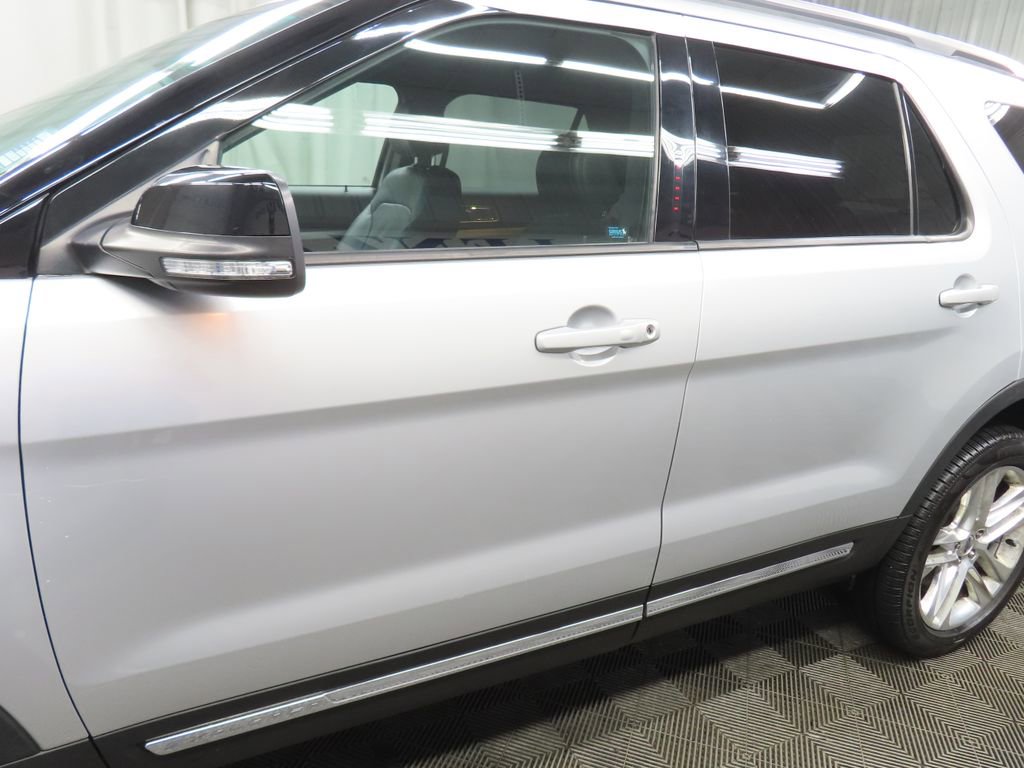 Used 2016 Ford Explorer XLT w/ Equipment Group 202A AWD/4WD image 42