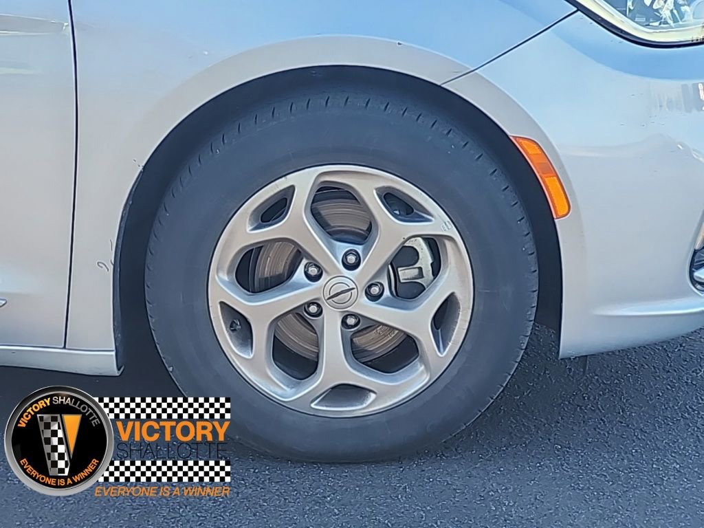 Certified 2023 Chrysler Pacifica Limited image 24