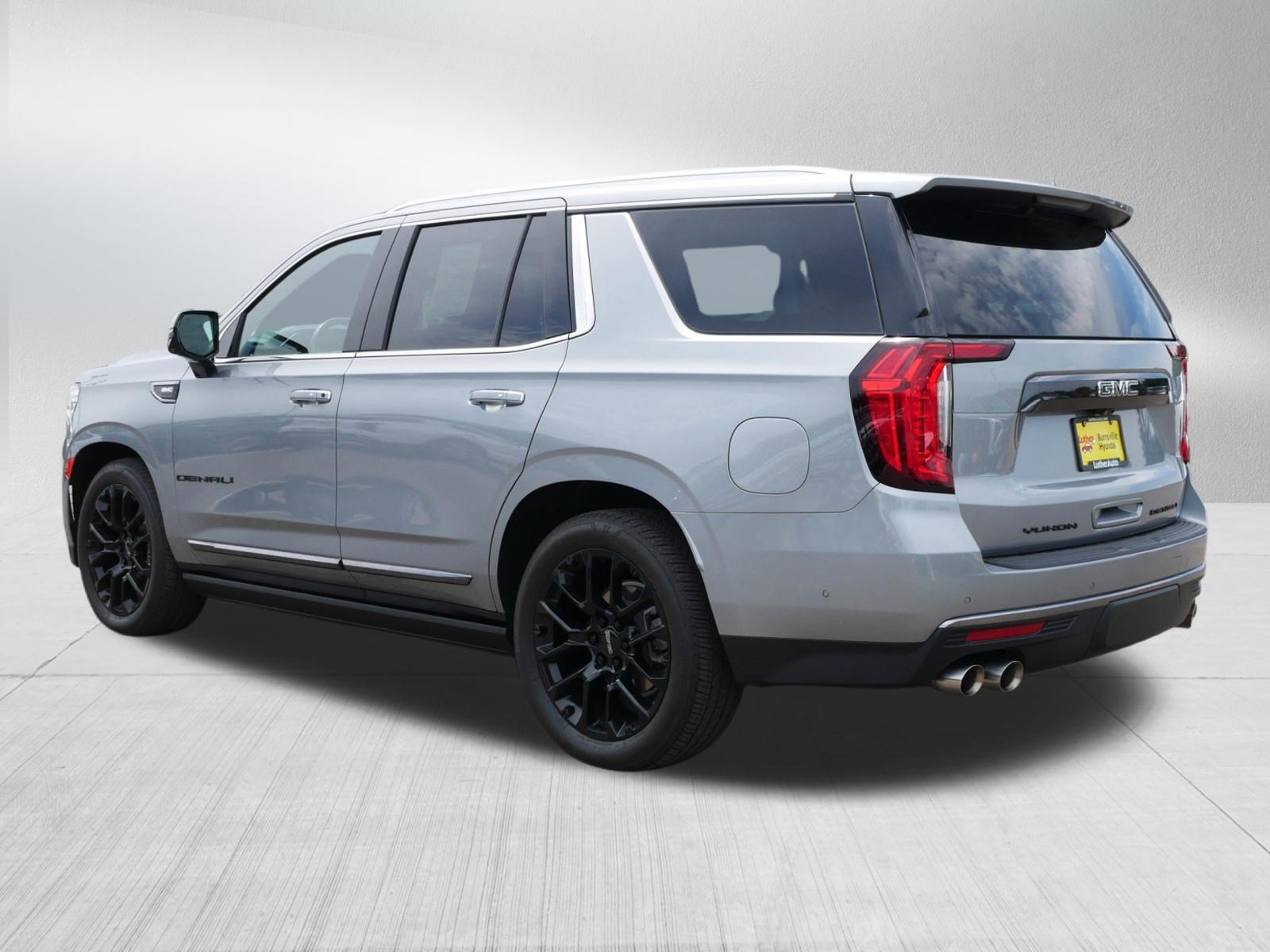 Used 2024 GMC Yukon Denali Ultimate AWD/4WD image 5