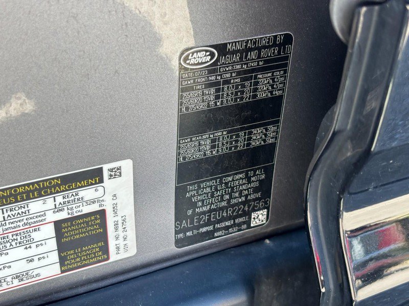 Used 2024 Land Rover Defender 130 X-Dynamic SE AWD/4WD image 16