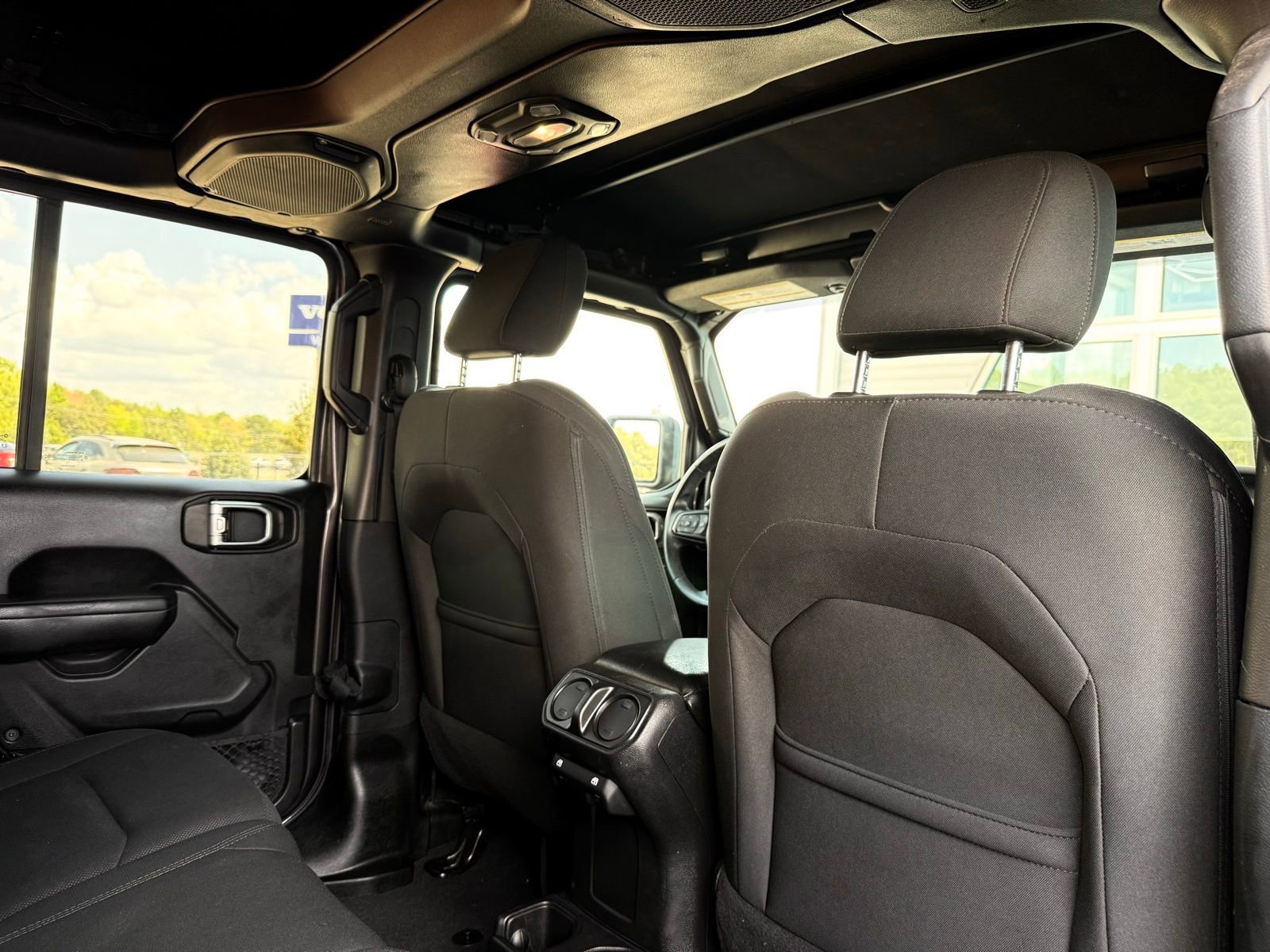 Used 2018 Jeep Wrangler Unlimited Sport S image 31