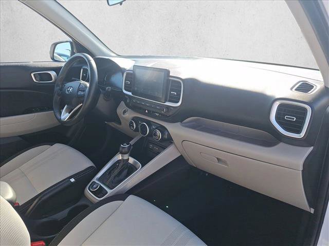 Used 2025 Hyundai Venue SEL image 21