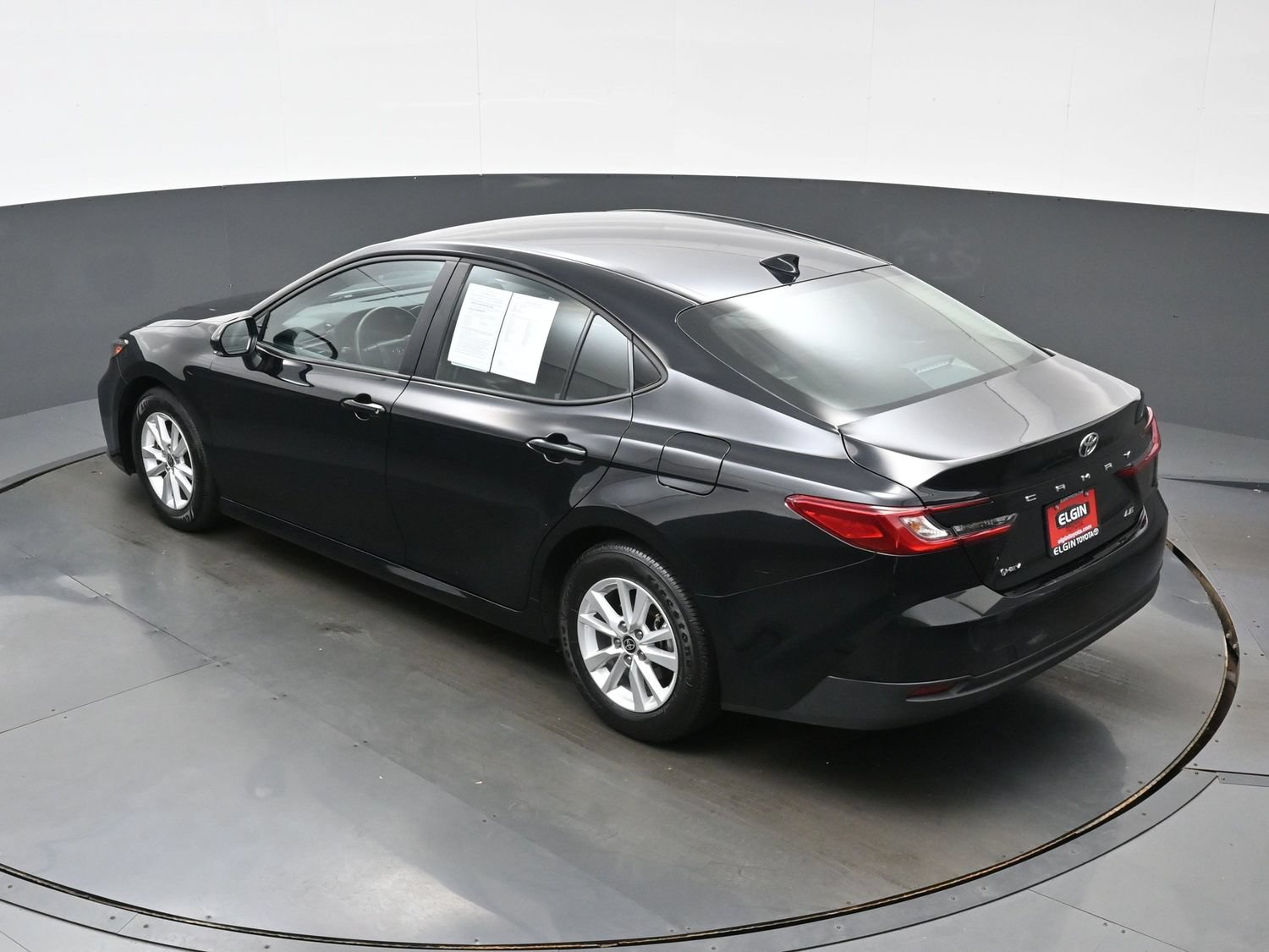 Used 2025 Toyota Camry LE FWD image 38