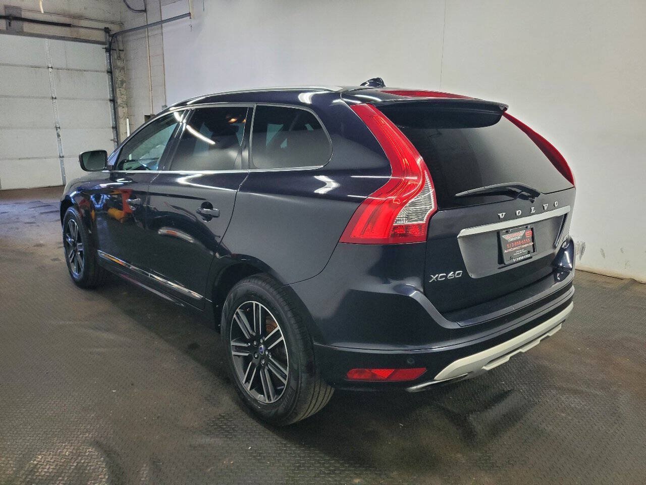 Used 2017 Volvo XC60 T5 Dynamic w/ Preferred Option Package AWD/4WD image 5